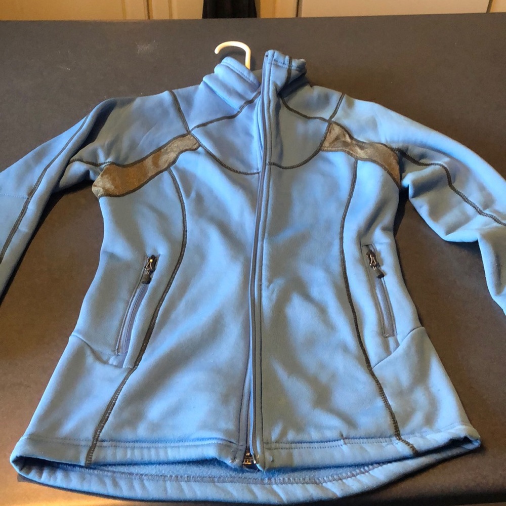 Small avalanche sweatshirt